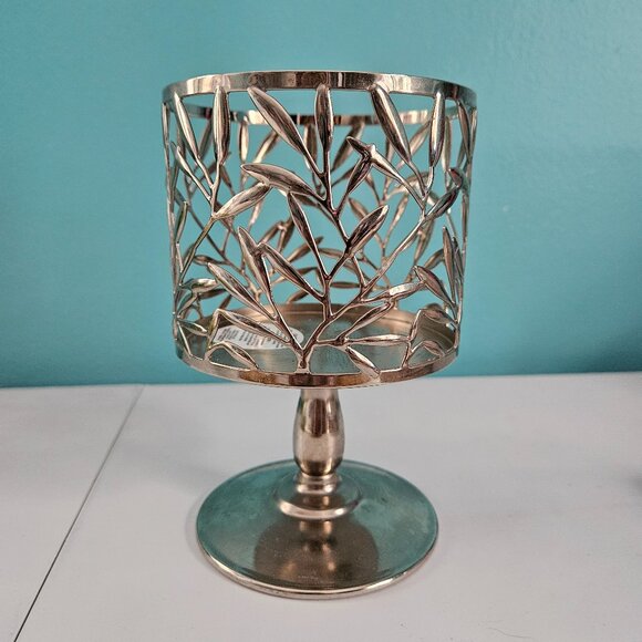 Bath & Body Works 3 Wick Pedestal Candle Holder Silver Vine Leaf Pre-owned - Picture 1 of 9